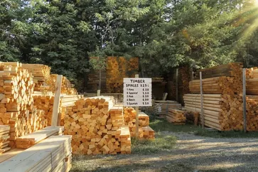Ile kosztuje m2 desek w tartaku? Kompleksowy przewodnik po cenach drewna